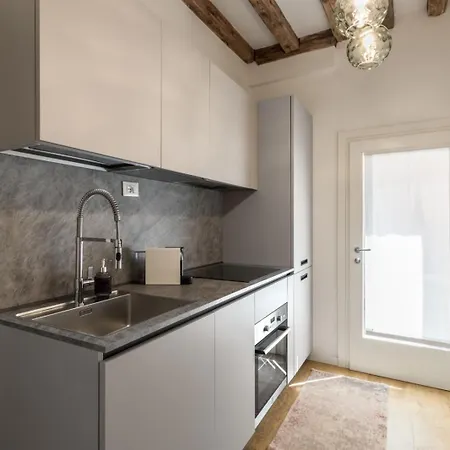 Mistro House & Courtyard - By Sleep In Nyaraló *